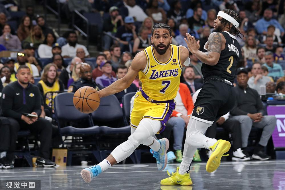 出色表现离 出色表现离